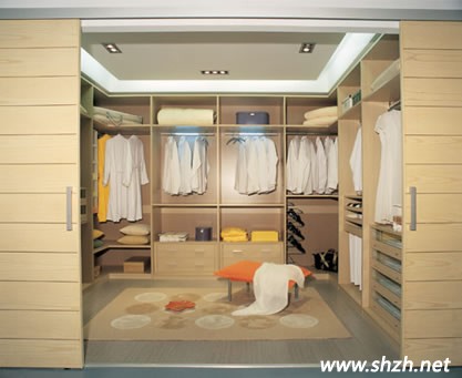 大臥室歐式簡(jiǎn)約步入式衣帽間