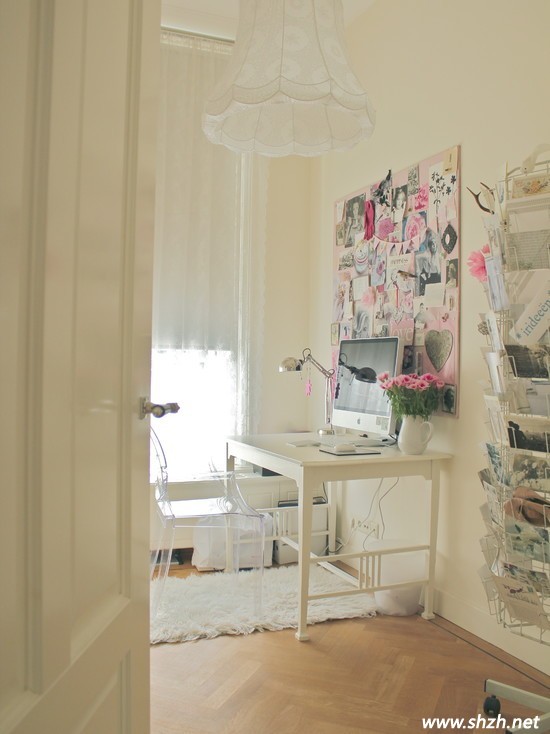 現(xiàn)代簡約的書房設(shè)計