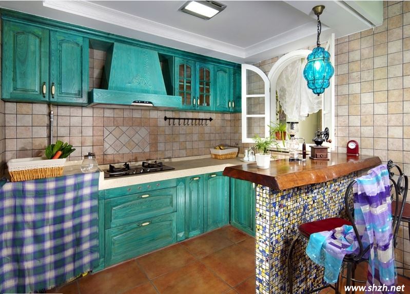 地中?；榉繌N房裝修