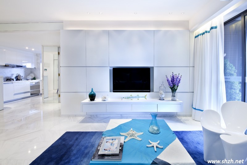 藍(lán)白地中海客廳裝修