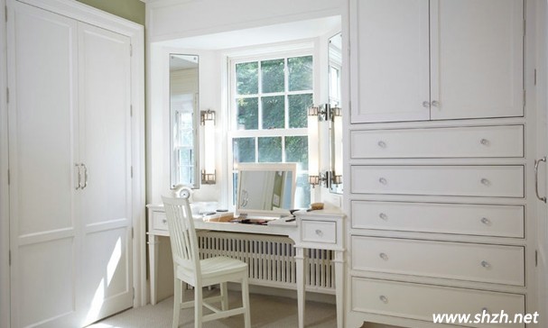 白色飄窗梳妝臺設(shè)計